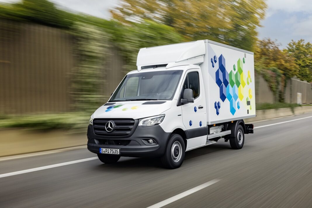 Elektrická dodávka Mercedes-Benz eSprinter s box nadstavbou