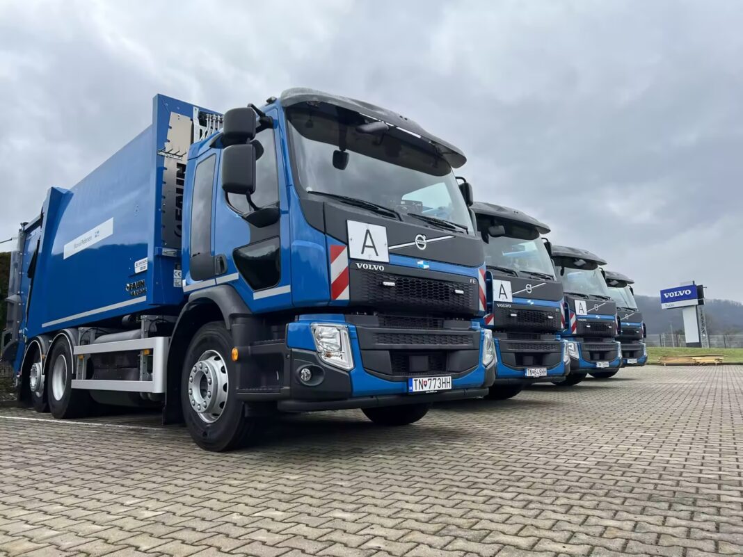Volvo Trucks Slovensko odovzdala spoločnosti Marius Pedersen štyri nové vozidlá FE
