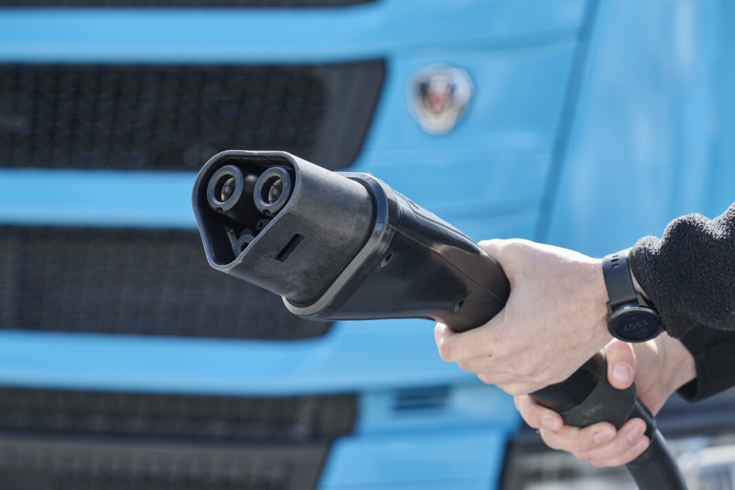 Scania otestovala megawattové nabíjanie pre elektrické nákladné vozidlá