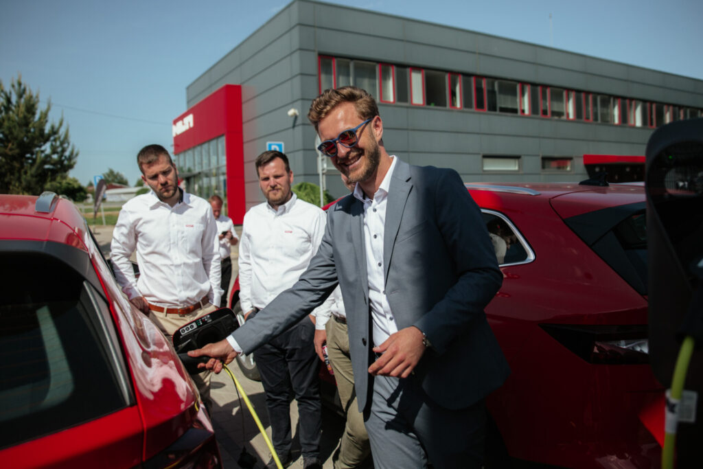 Preberanie nových modelov Škoda Enyaq v Hilti Košice