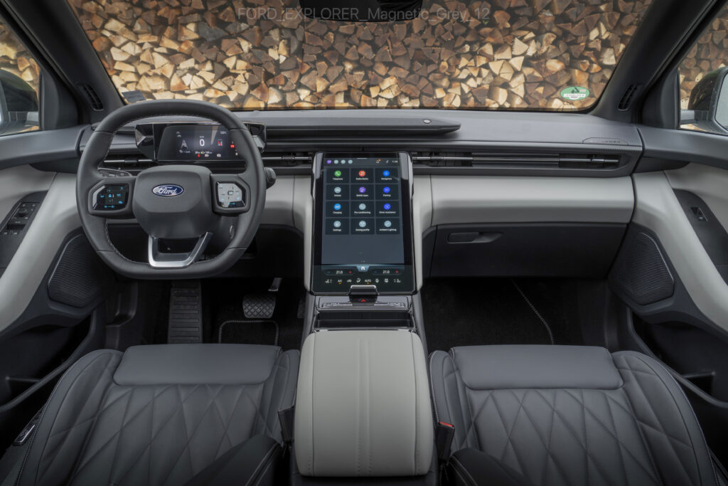 Nový Ford Explorer má moderný interiér