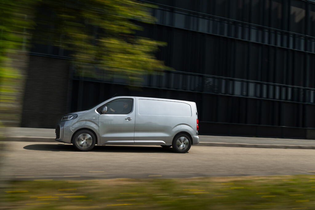 Toyota PROACE strieborná cargo verzia