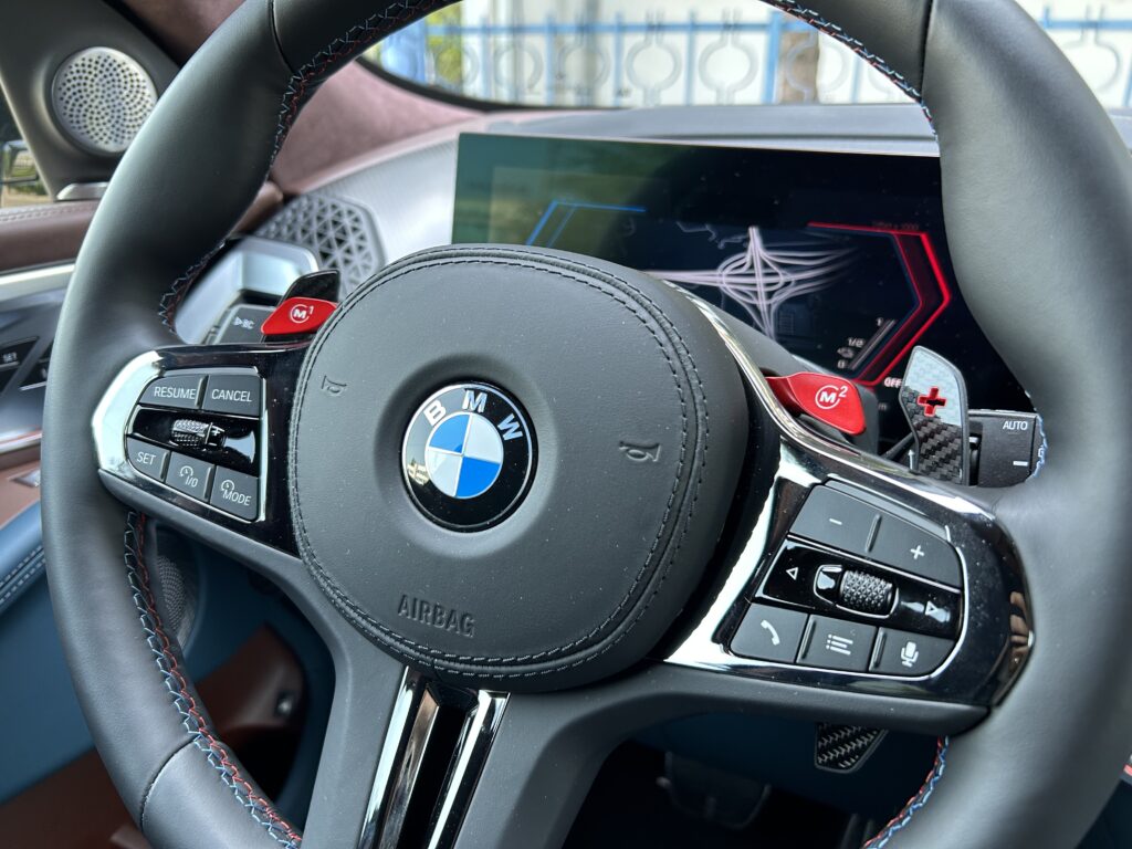 BMW XM športový volant