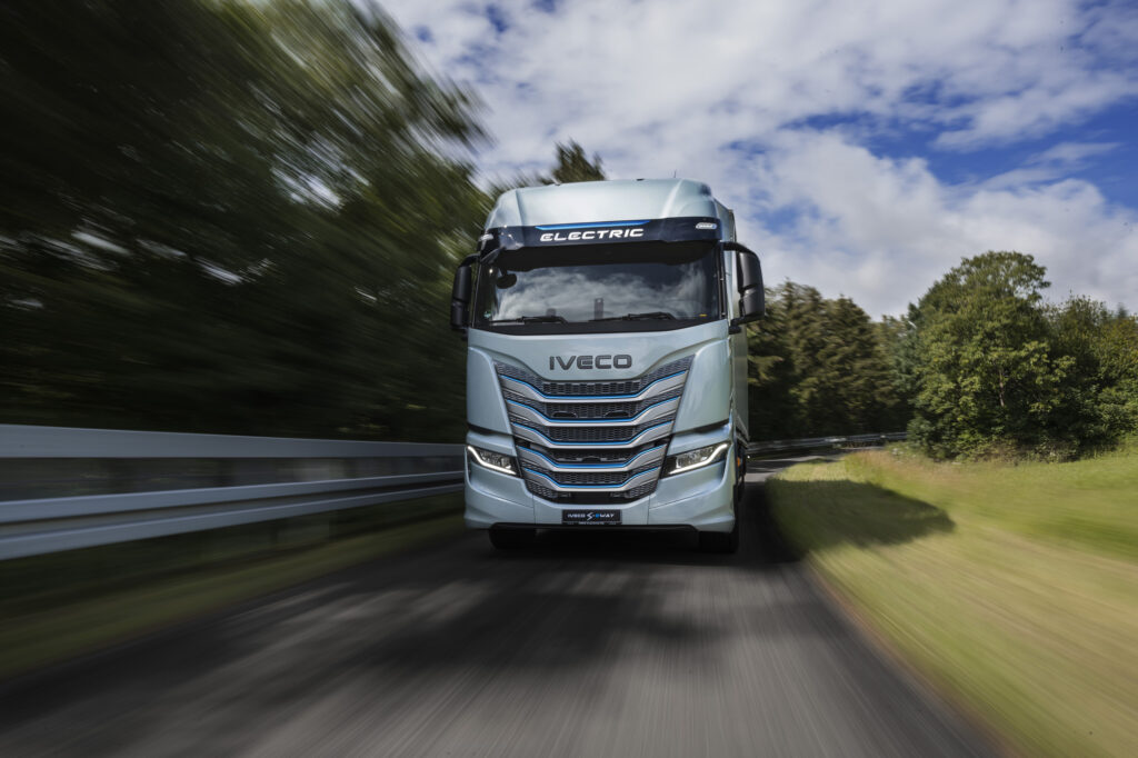 IVECO S-eWay ťahač na testovacej trase