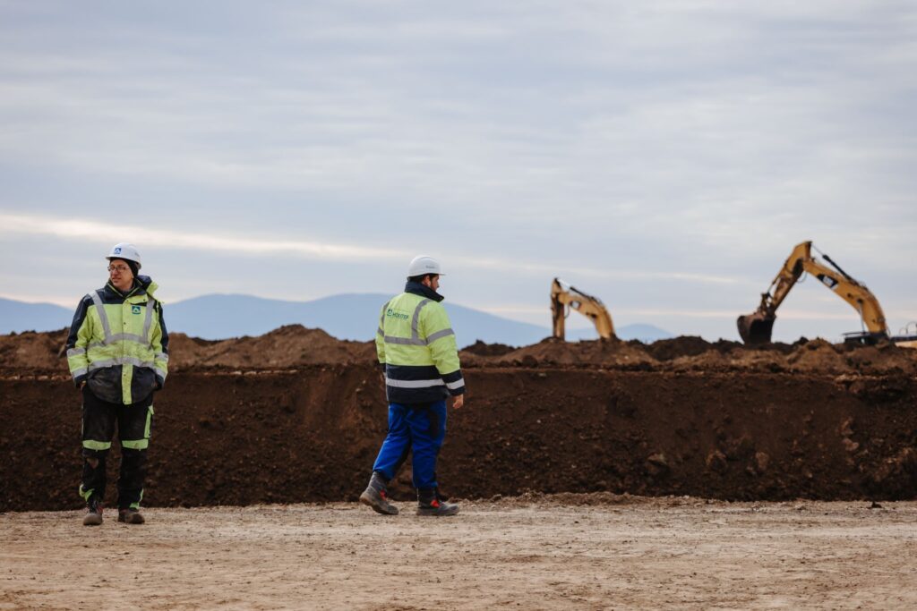 Valaliky Industrial Park pracovník na stavbe